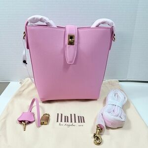 LLNLLM URBANKEY BUCKET BAG - SMALL CROSSBODY TOTE BAG, POWDERED PINK.